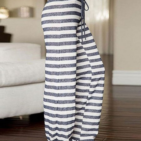 NWOT Grey & white striped lounge pants - Picture 2 of 3